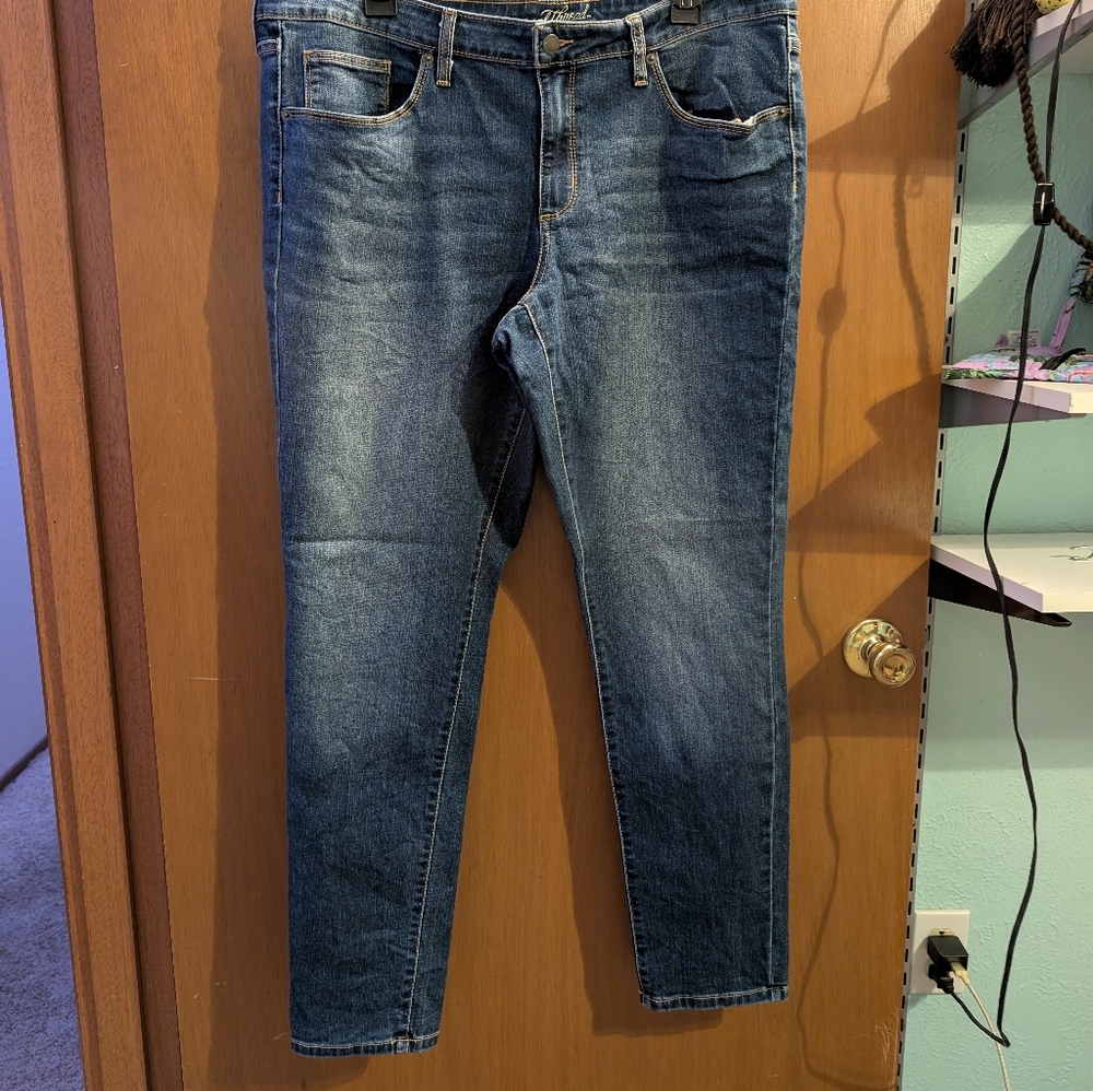 Jeans - Picture 2 of 3